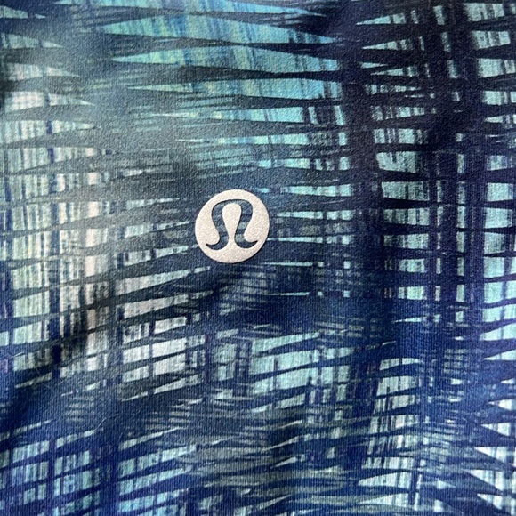 Lululemon Invigorate Training Top - Picture 2 of 4